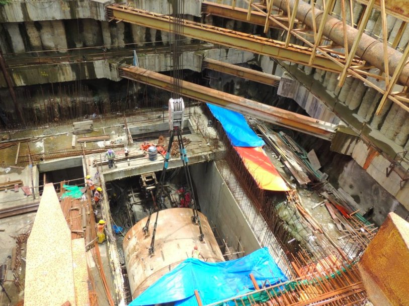 Demag AC 1000-9 lifts 100-tonne tunnel-boring machine in Mumbai